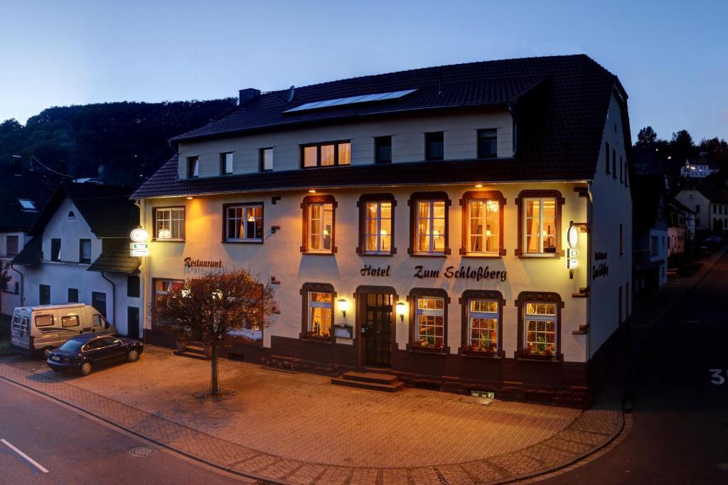 Hotel Restaurant Zum Schlossberg Wadern Εξωτερικό φωτογραφία
